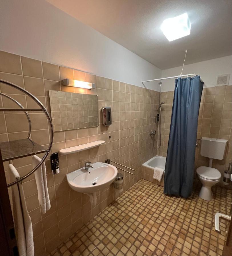 Hotel-Gasthof Deutschmeister Donauwörth 外观 照片